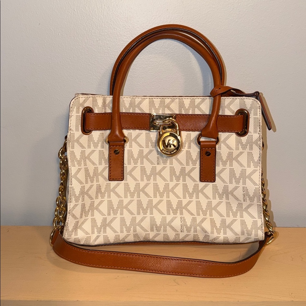 Michael Kors medium Hamilton Satchel/ Shoulder Bag. Gold chain handle & accents.
